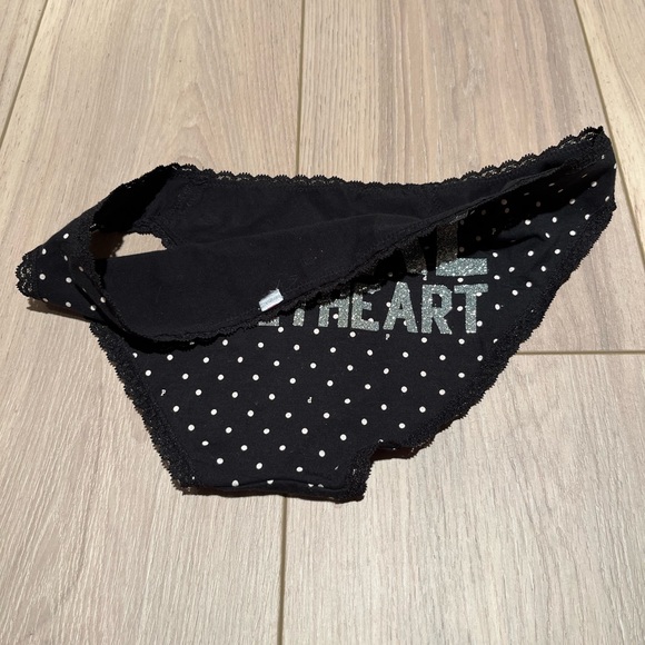 Set of 3 sexy NWOT festive women’s panties Medium 6 Victoria Secret, Aerie & H&M - Picture 4 of 10
